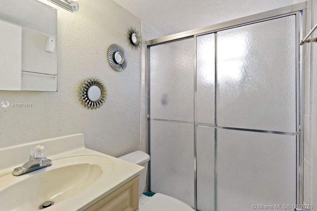Recently Sold: $173,000 (3 beds, 2 baths, 972 Square Feet)