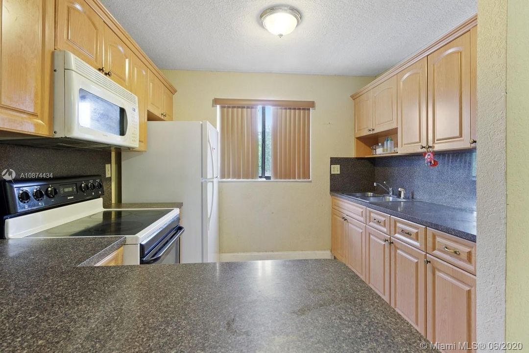 Recently Sold: $173,000 (3 beds, 2 baths, 972 Square Feet)