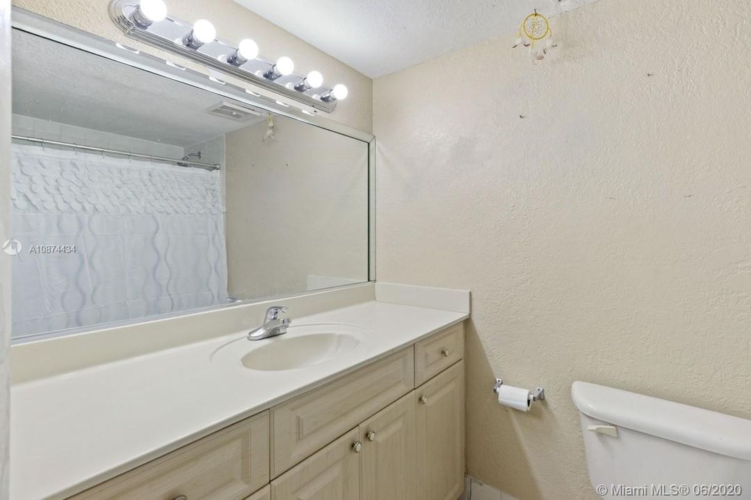 Recently Sold: $173,000 (3 beds, 2 baths, 972 Square Feet)