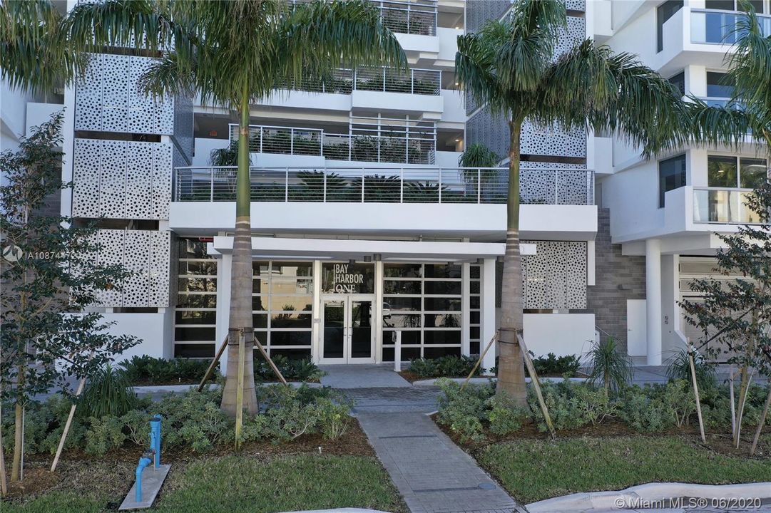 Recently Rented: $3,300 (2 beds, 3 baths, 1532 Square Feet)