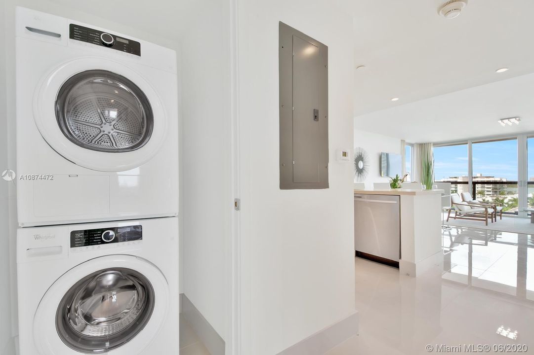 Recently Rented: $3,300 (2 beds, 3 baths, 1532 Square Feet)