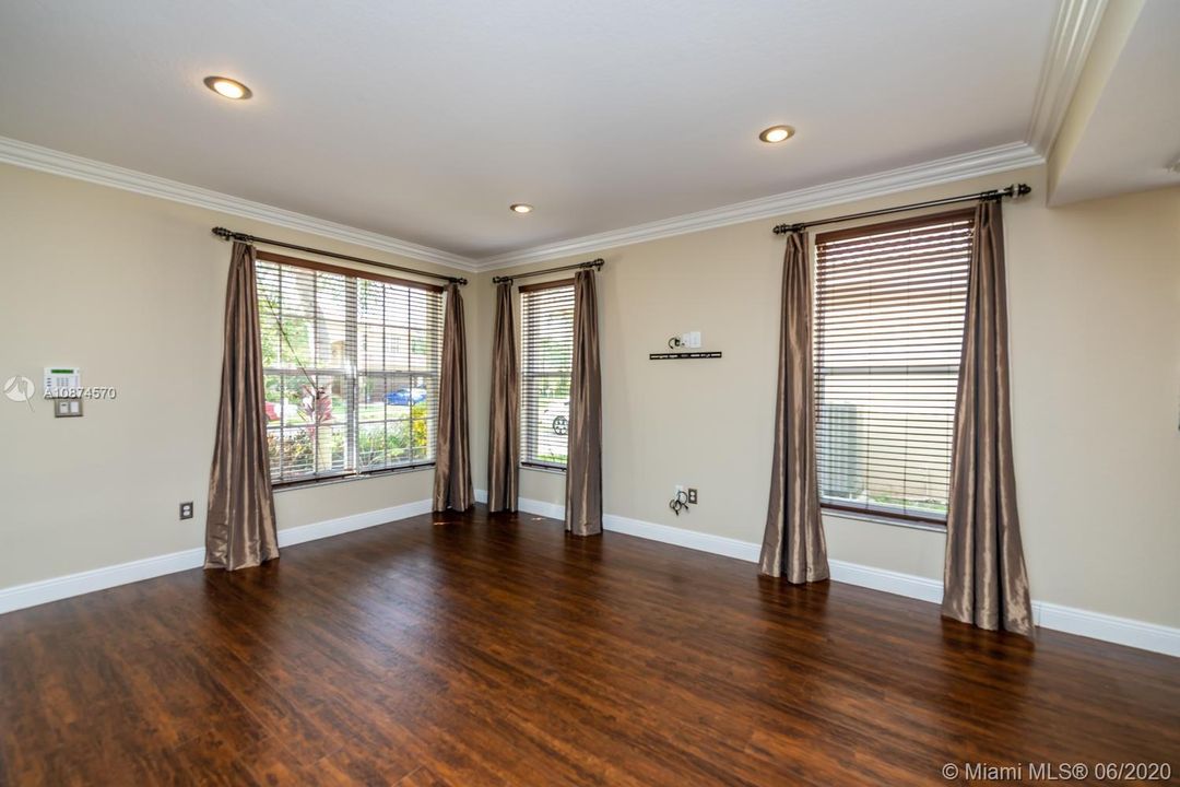 Recently Rented: $4,200 (5 beds, 3 baths, 2864 Square Feet)
