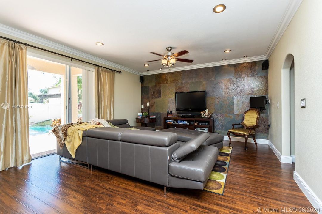 Recently Rented: $4,200 (5 beds, 3 baths, 2864 Square Feet)