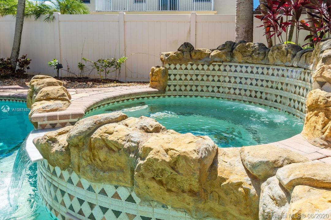 Recently Rented: $4,200 (5 beds, 3 baths, 2864 Square Feet)