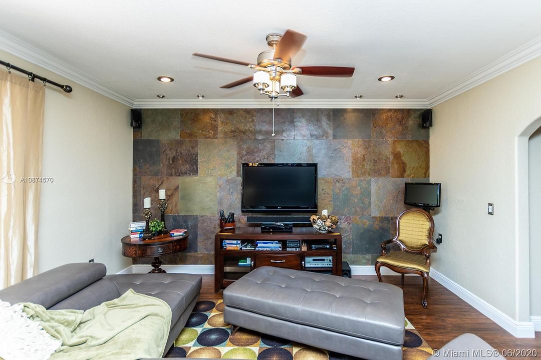 Recently Rented: $4,200 (5 beds, 3 baths, 2864 Square Feet)