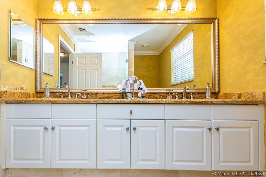 Recently Rented: $4,200 (5 beds, 3 baths, 2864 Square Feet)