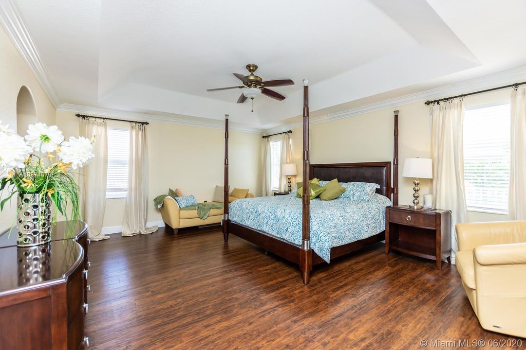 Recently Rented: $4,200 (5 beds, 3 baths, 2864 Square Feet)