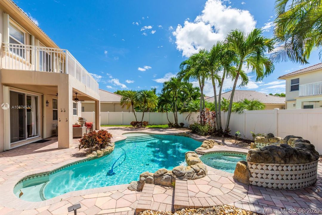 Recently Rented: $4,200 (5 beds, 3 baths, 2864 Square Feet)