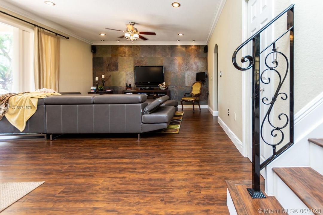 Recently Rented: $4,200 (5 beds, 3 baths, 2864 Square Feet)