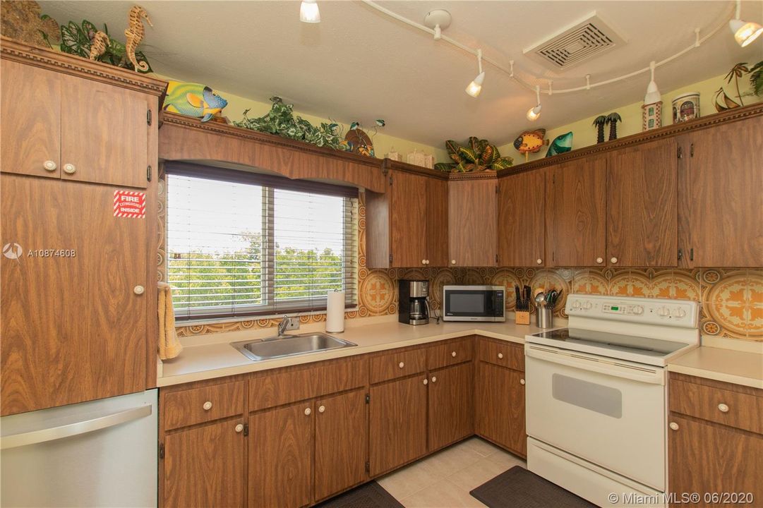 Recently Sold: $1,250,000 (3 beds, 3 baths, 1509 Square Feet)