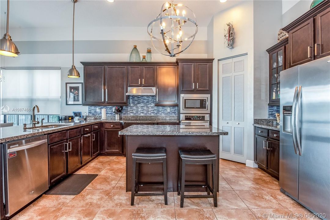 Recently Sold: $829,000 (4 beds, 3 baths, 2860 Square Feet)
