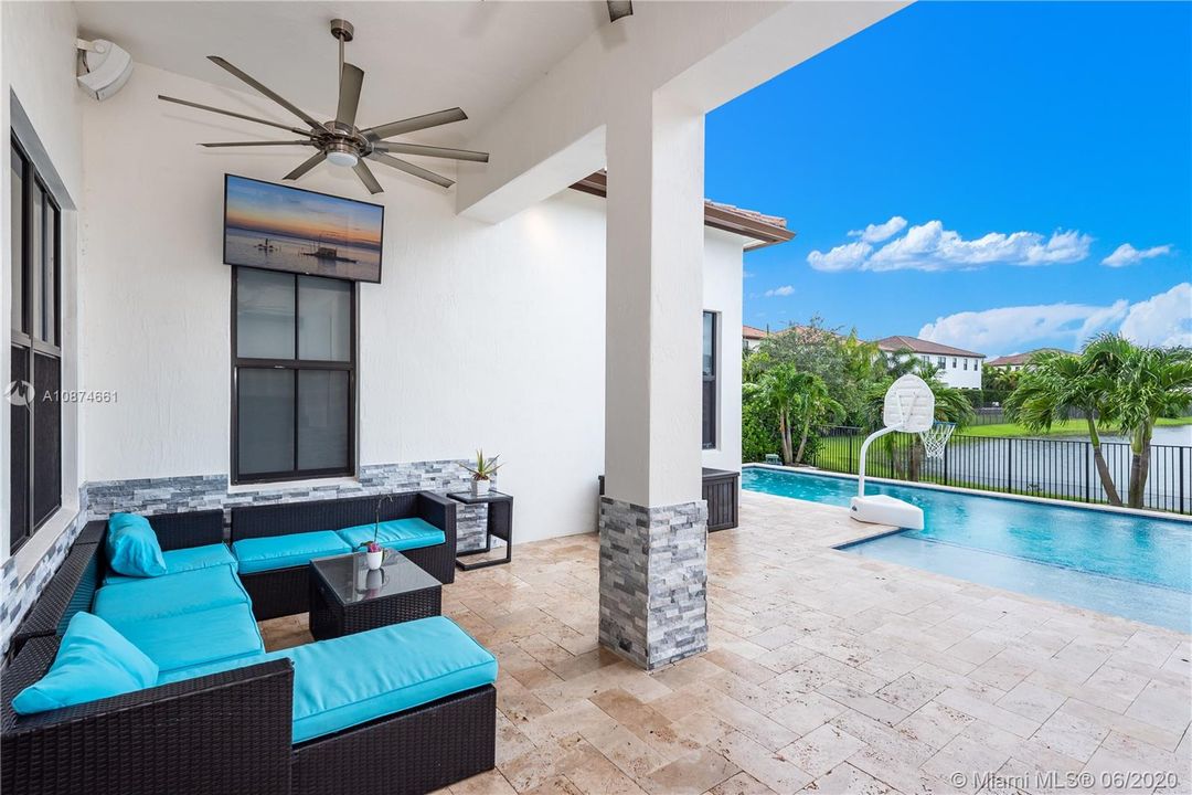 Recently Sold: $829,000 (4 beds, 3 baths, 2860 Square Feet)