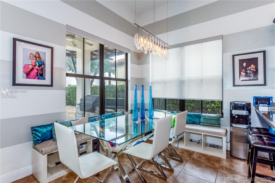 Recently Sold: $829,000 (4 beds, 3 baths, 2860 Square Feet)