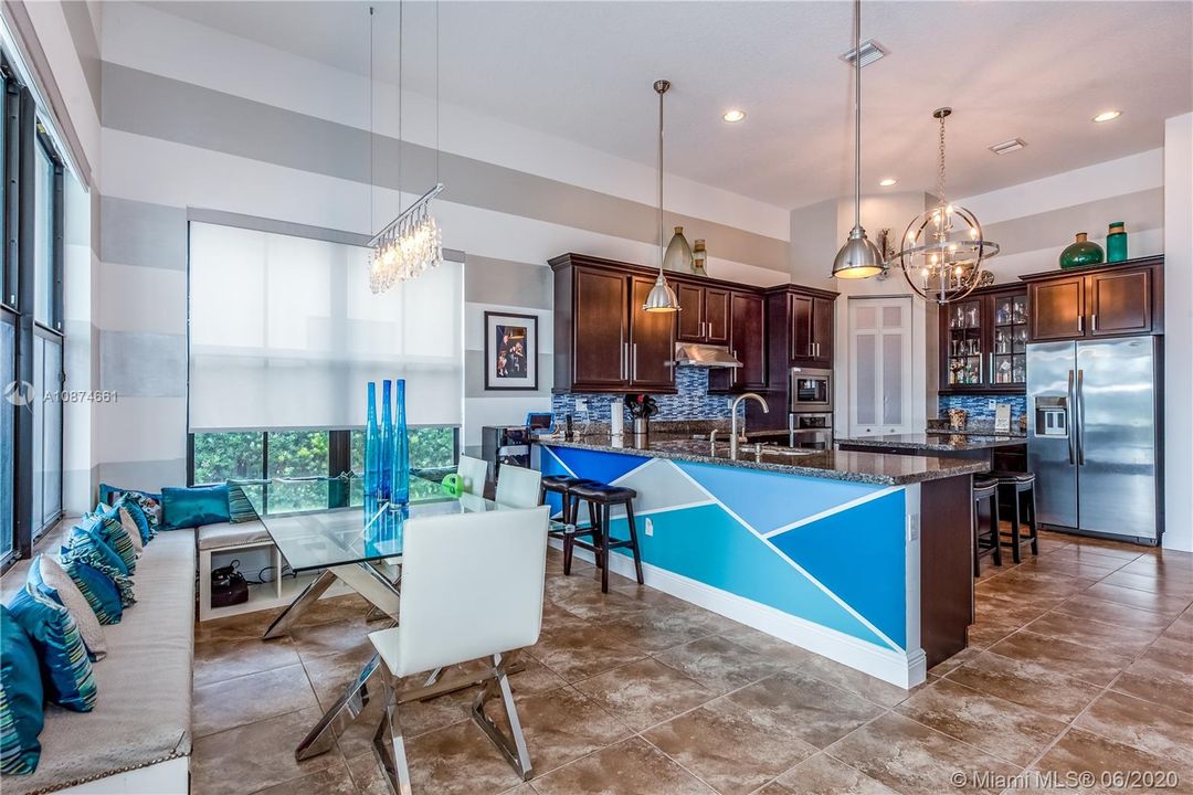 Recently Sold: $829,000 (4 beds, 3 baths, 2860 Square Feet)