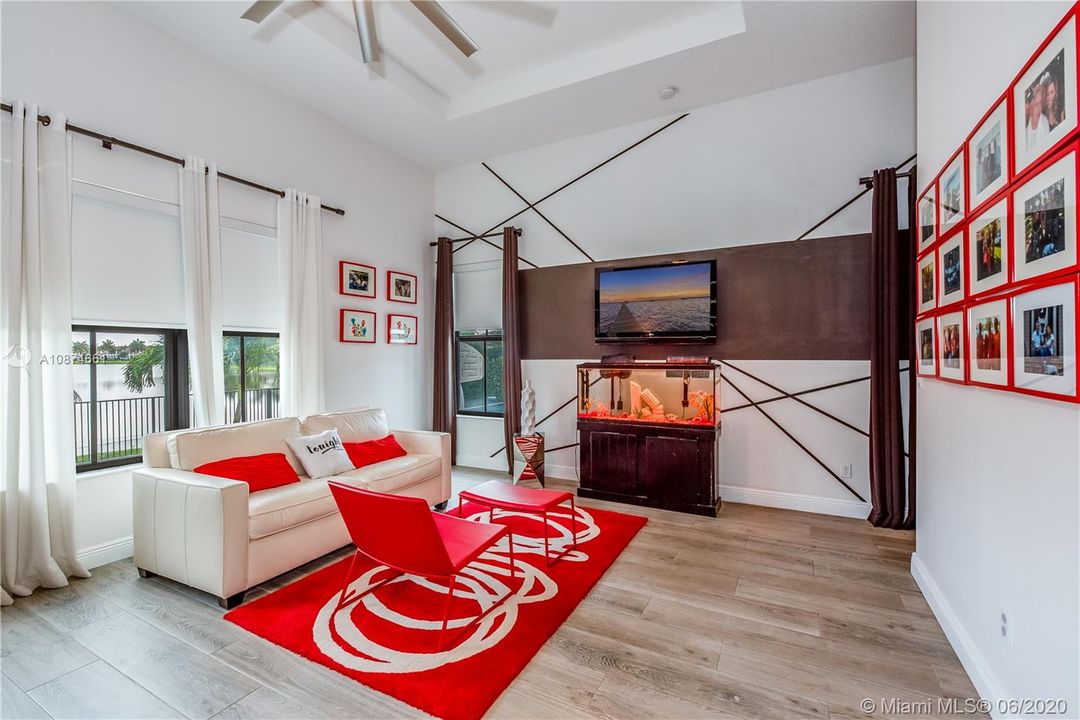 Recently Sold: $829,000 (4 beds, 3 baths, 2860 Square Feet)