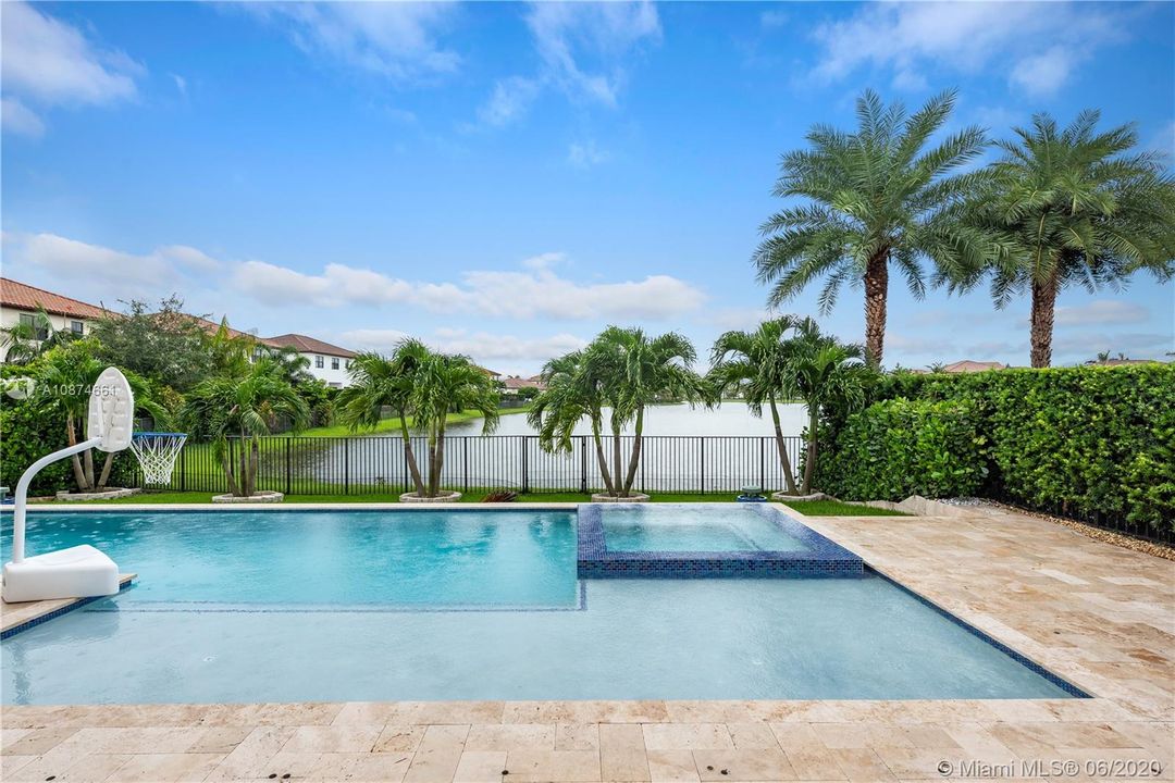 Recently Sold: $829,000 (4 beds, 3 baths, 2860 Square Feet)