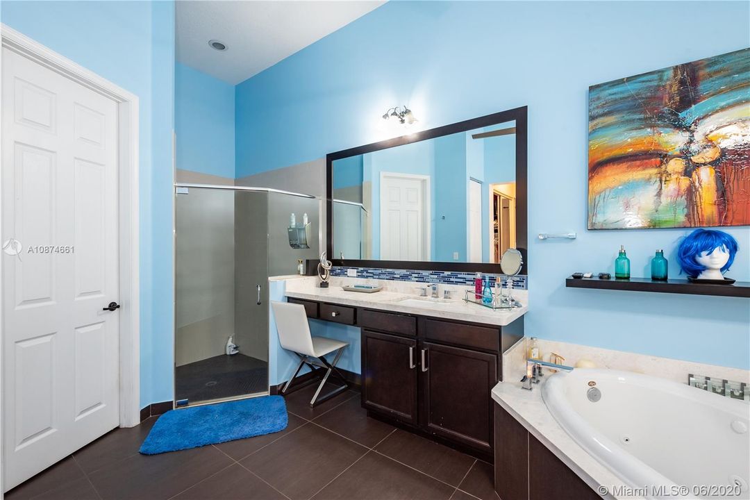 Recently Sold: $829,000 (4 beds, 3 baths, 2860 Square Feet)
