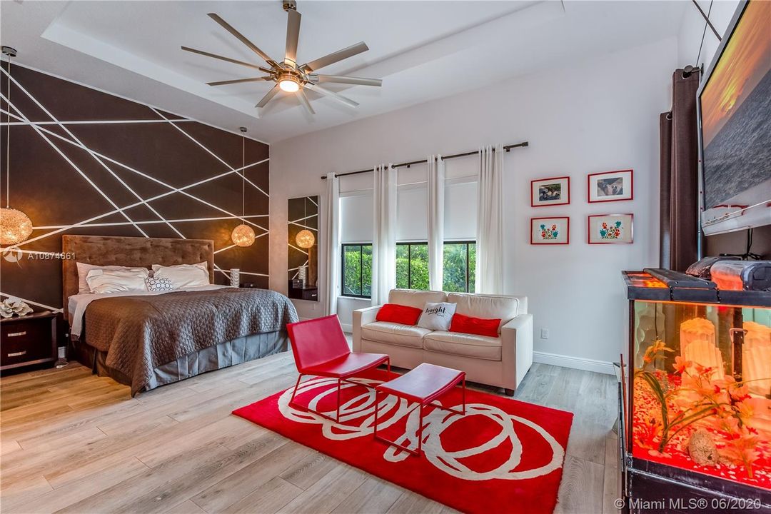 Recently Sold: $829,000 (4 beds, 3 baths, 2860 Square Feet)