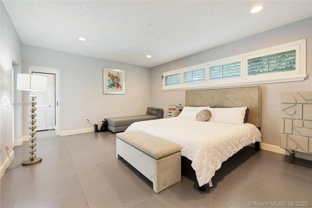 Vendido Recientemente: $865,000 (4 camas, 3 baños, 3858 Pies cuadrados)