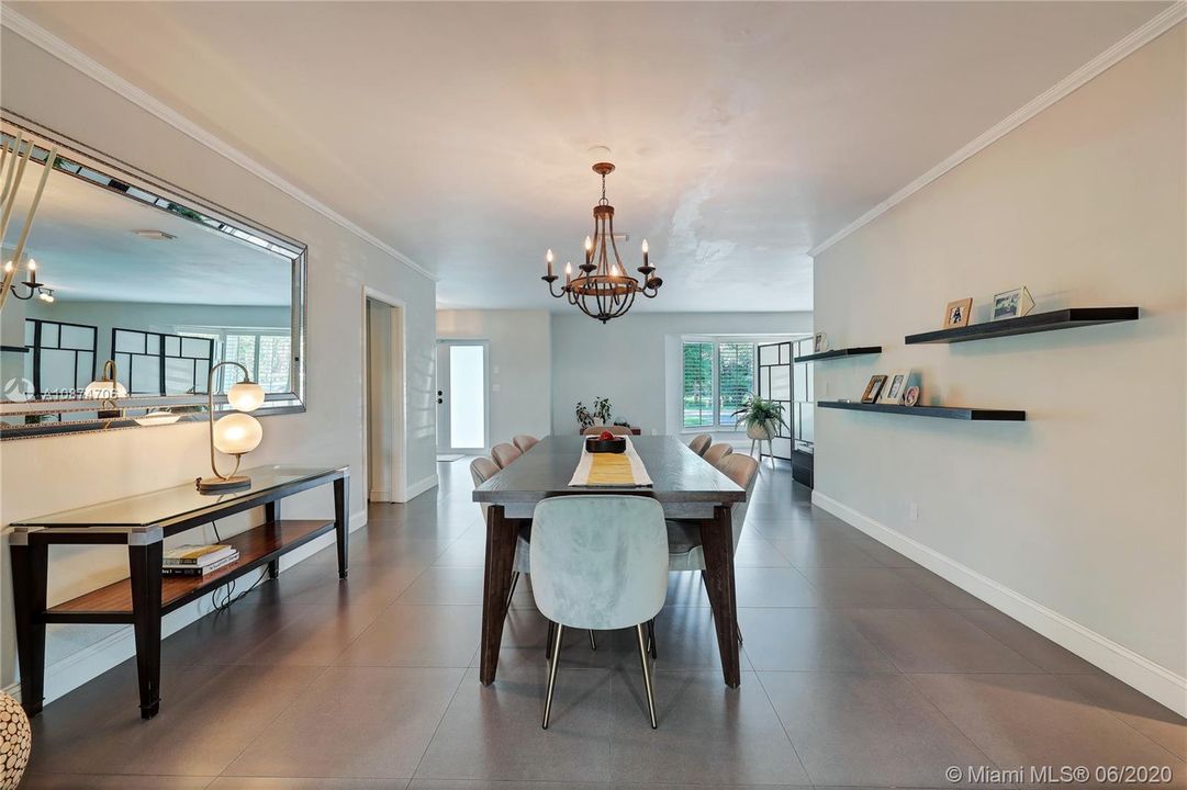 Vendido Recientemente: $865,000 (4 camas, 3 baños, 3858 Pies cuadrados)
