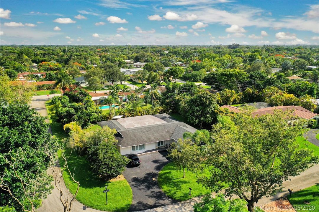 Vendido Recientemente: $865,000 (4 camas, 3 baños, 3858 Pies cuadrados)