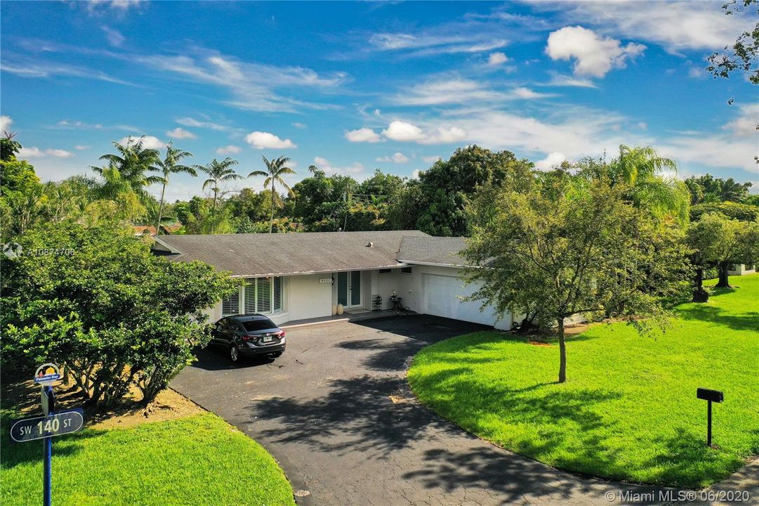 Vendido Recientemente: $865,000 (4 camas, 3 baños, 3858 Pies cuadrados)