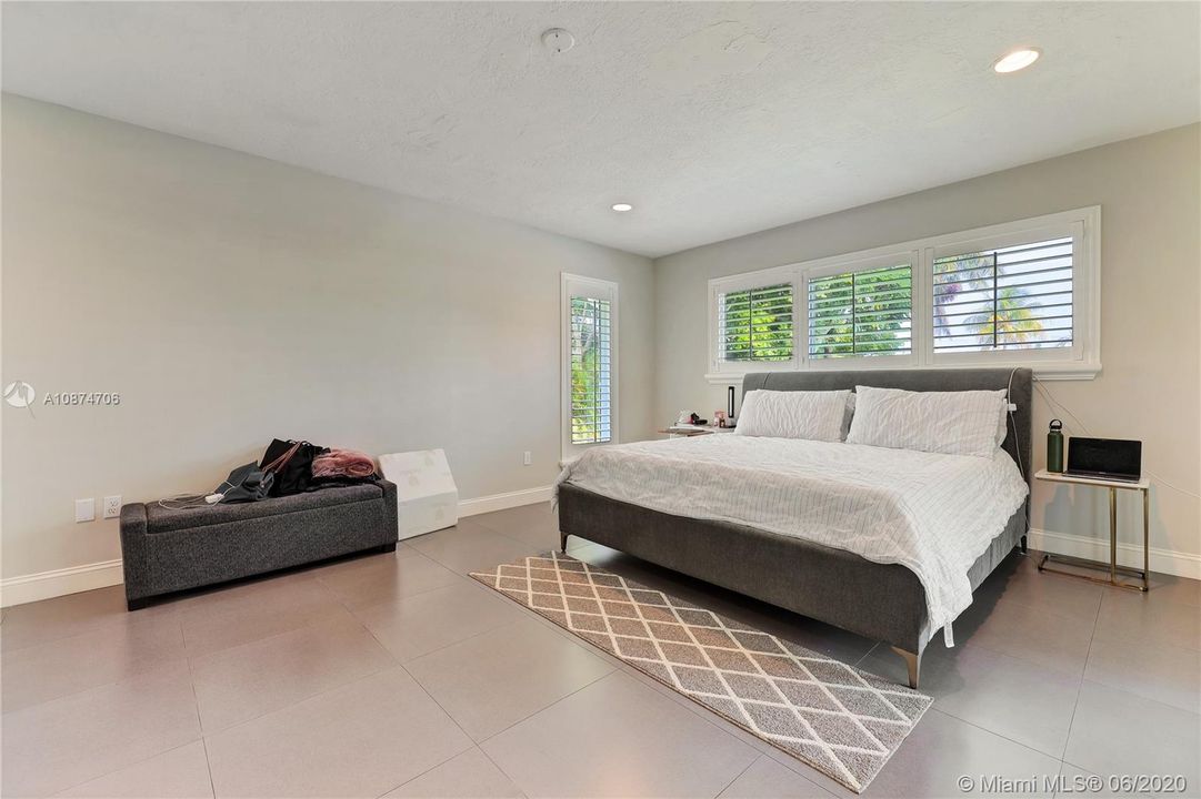 Vendido Recientemente: $865,000 (4 camas, 3 baños, 3858 Pies cuadrados)