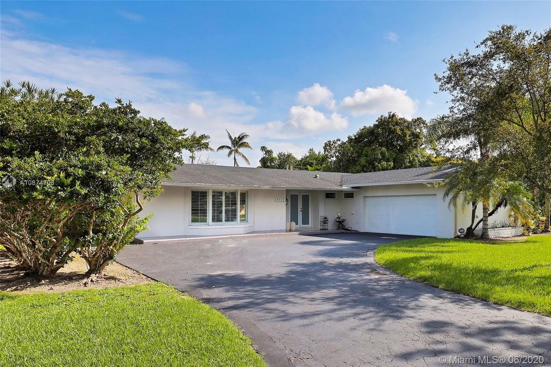 Vendido Recientemente: $865,000 (4 camas, 3 baños, 3858 Pies cuadrados)