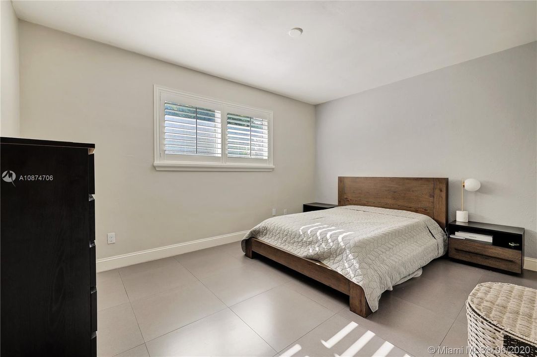 Vendido Recientemente: $865,000 (4 camas, 3 baños, 3858 Pies cuadrados)