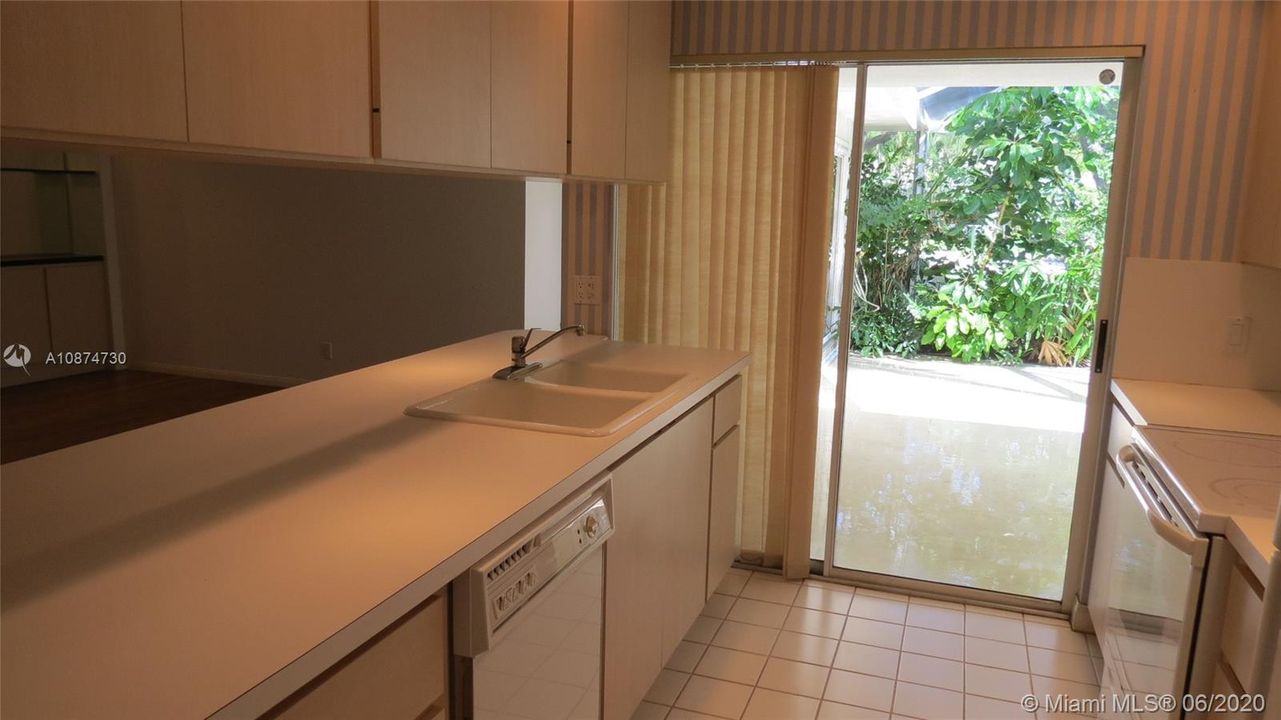 Vendido Recientemente: $239,000 (2 camas, 2 baños, 1152 Pies cuadrados)