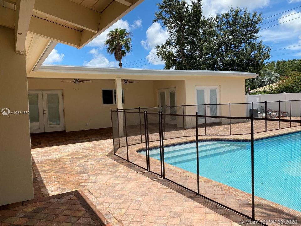 Recently Sold: $572,500 (4 beds, 3 baths, 2652 Square Feet)