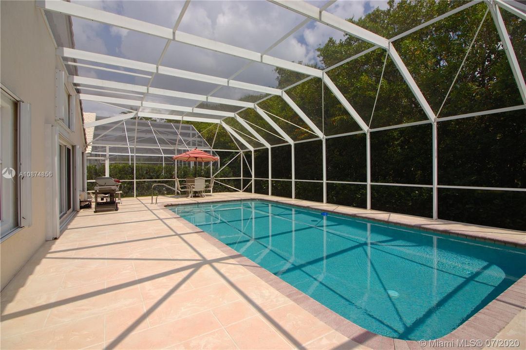Heated pool/patio/screened enclosure