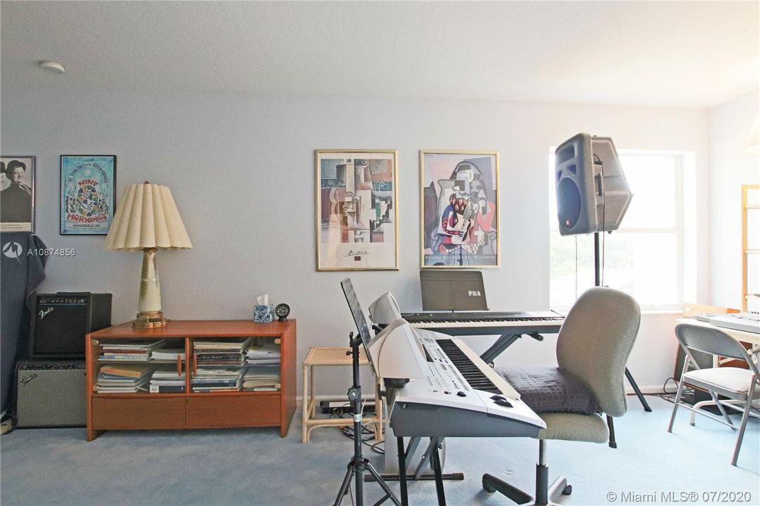 4th  bedroom/music room