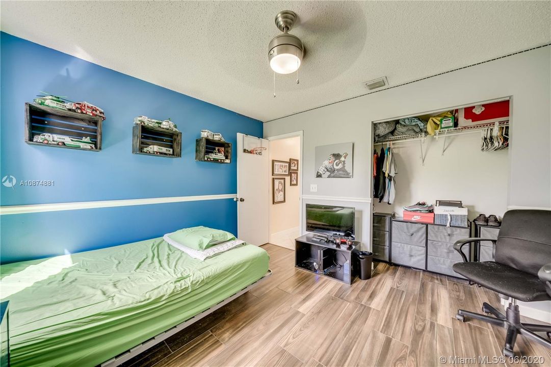 Vendido Recientemente: $330,000 (3 camas, 2 baños, 1535 Pies cuadrados)