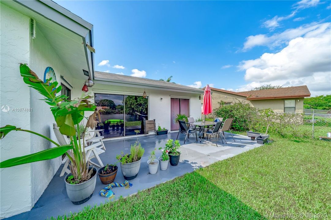 Vendido Recientemente: $330,000 (3 camas, 2 baños, 1535 Pies cuadrados)