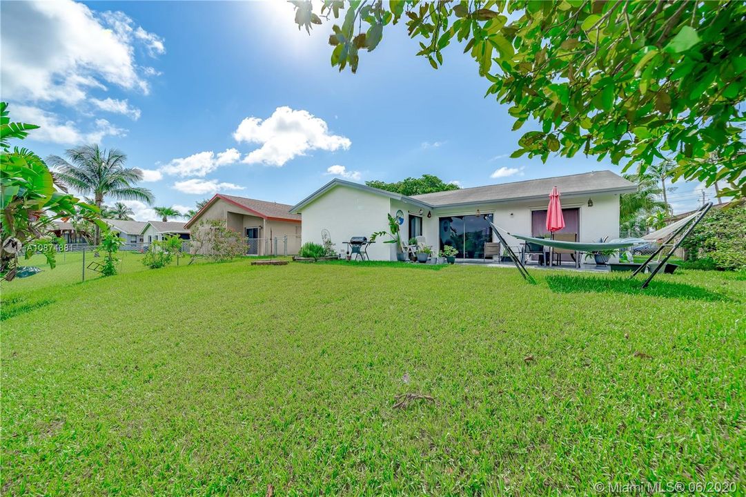 Vendido Recientemente: $330,000 (3 camas, 2 baños, 1535 Pies cuadrados)