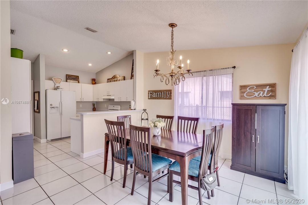 Vendido Recientemente: $330,000 (3 camas, 2 baños, 1535 Pies cuadrados)