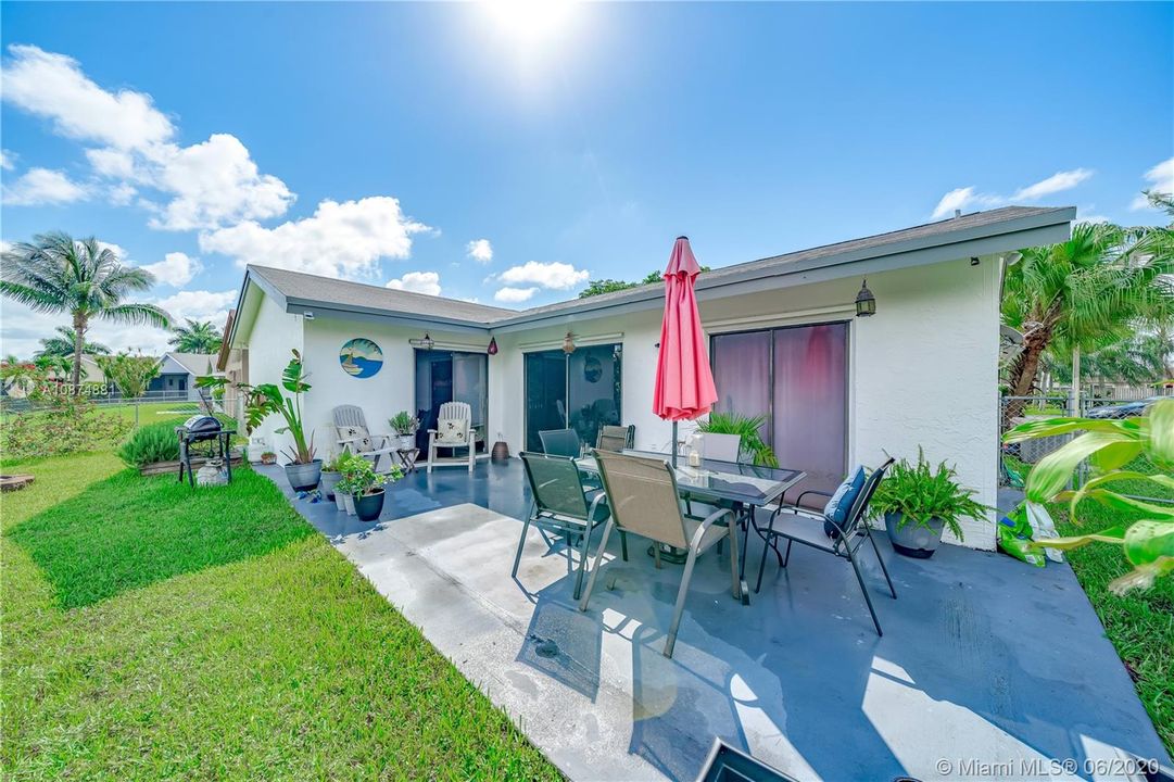 Vendido Recientemente: $330,000 (3 camas, 2 baños, 1535 Pies cuadrados)