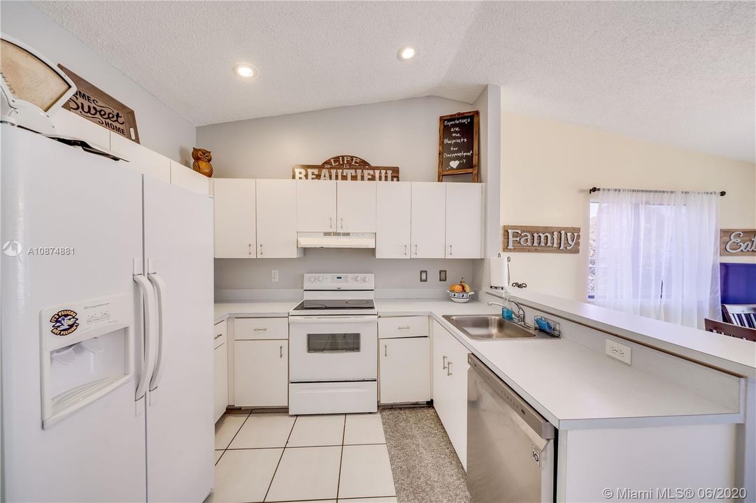 Vendido Recientemente: $330,000 (3 camas, 2 baños, 1535 Pies cuadrados)