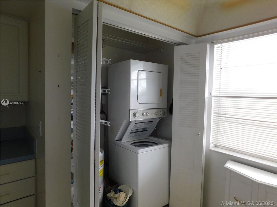 WASHER/DRYER IN KITCHEN