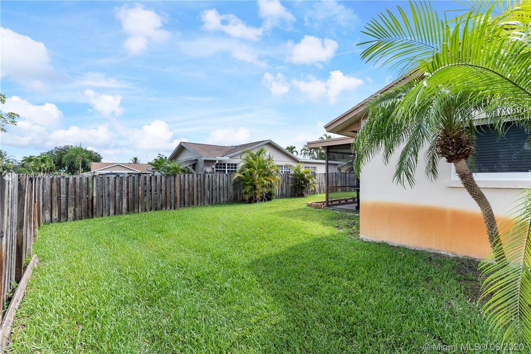 Vendido Recientemente: $459,900 (3 camas, 2 baños, 1809 Pies cuadrados)