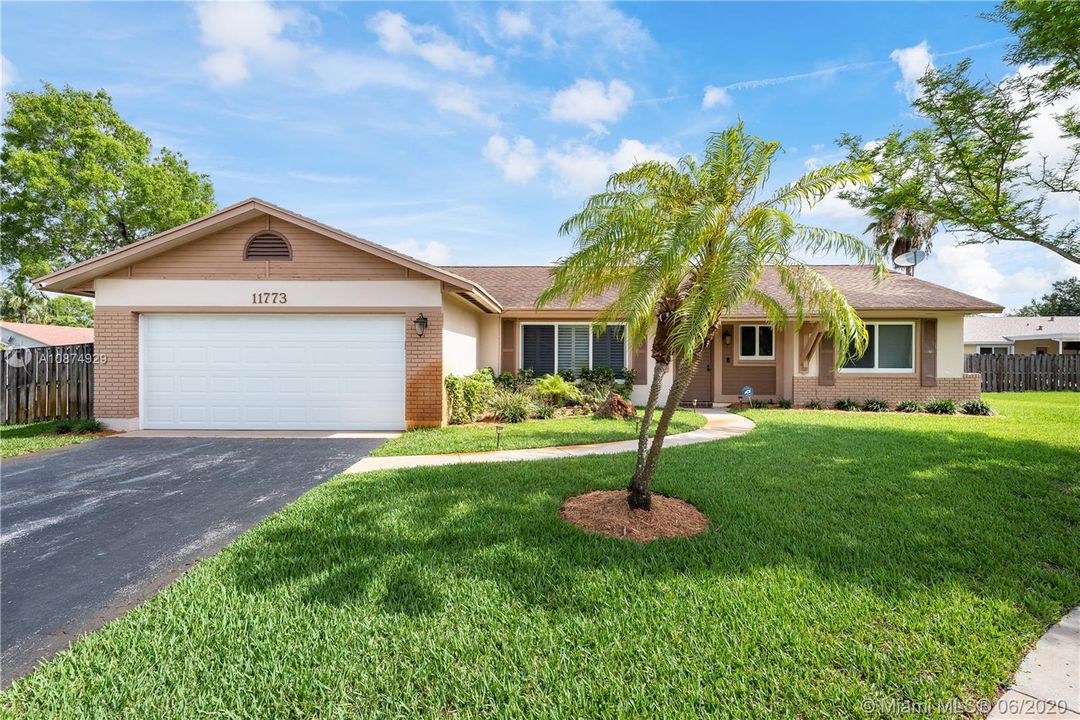 Vendido Recientemente: $459,900 (3 camas, 2 baños, 1809 Pies cuadrados)
