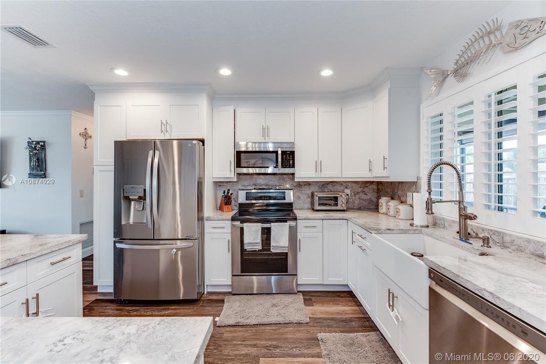 Vendido Recientemente: $459,900 (3 camas, 2 baños, 1809 Pies cuadrados)