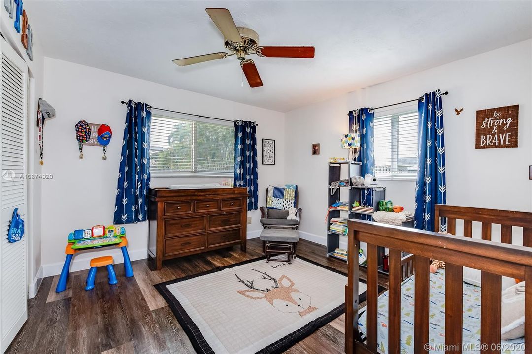 Vendido Recientemente: $459,900 (3 camas, 2 baños, 1809 Pies cuadrados)
