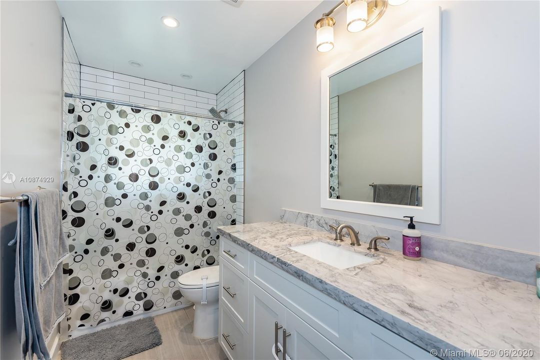 Vendido Recientemente: $459,900 (3 camas, 2 baños, 1809 Pies cuadrados)