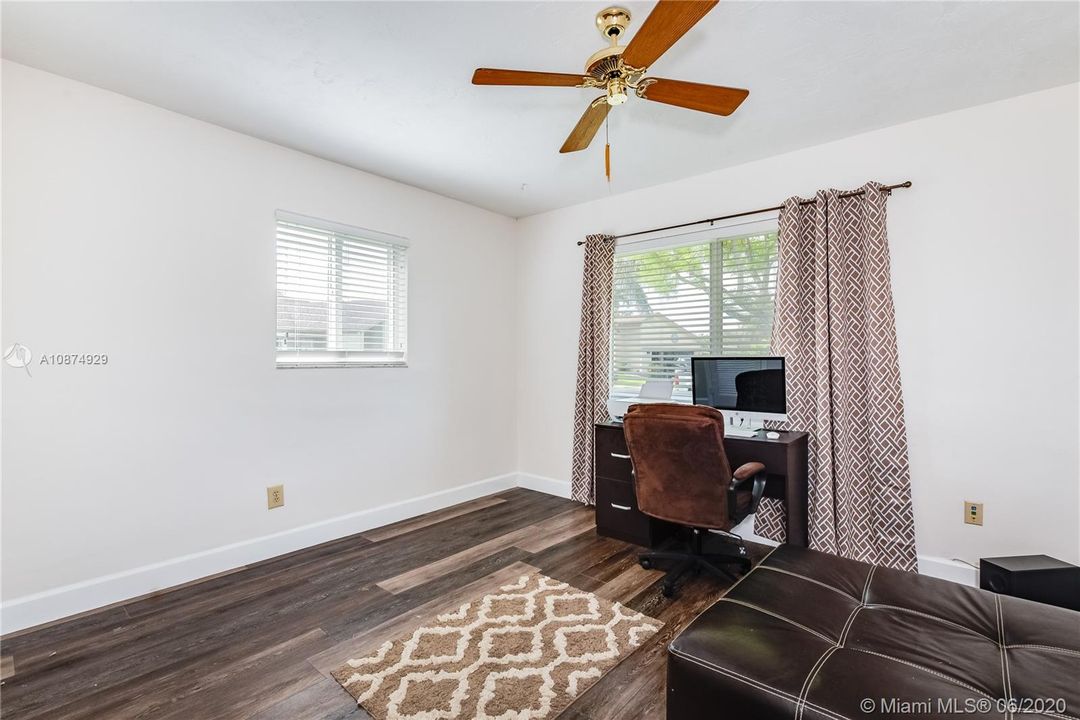 Vendido Recientemente: $459,900 (3 camas, 2 baños, 1809 Pies cuadrados)