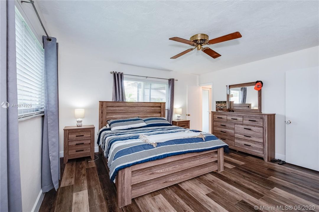 Vendido Recientemente: $459,900 (3 camas, 2 baños, 1809 Pies cuadrados)