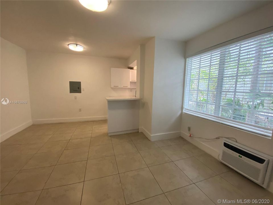 Recently Rented: $1,400 (1 beds, 1 baths, 575 Square Feet)