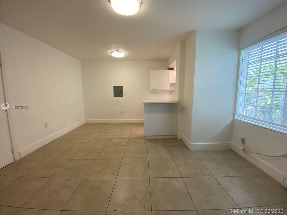 Recently Rented: $1,400 (1 beds, 1 baths, 575 Square Feet)