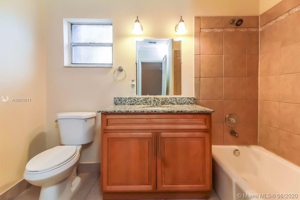 Недавно продано: $298,900 (4 спален, 2 ванн, 1503 Квадратных фут)